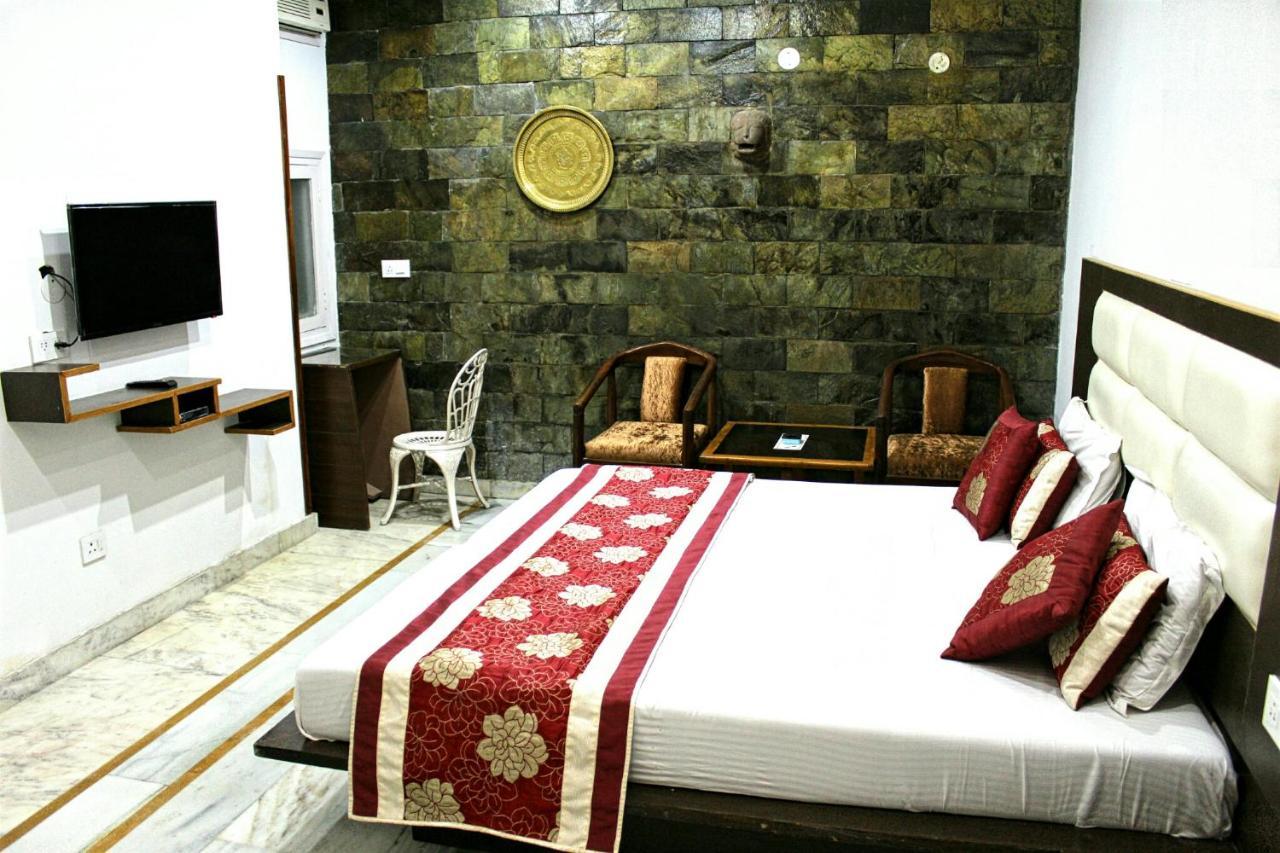 Kaveri Hotel And Restaurant Yamunānagar Zewnętrze zdjęcie